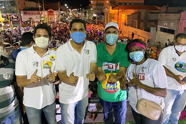 Marcelinho Veiga com o candidato a prefeito de Itaberaba Ricardo Mascarenhas e lideranças políticas