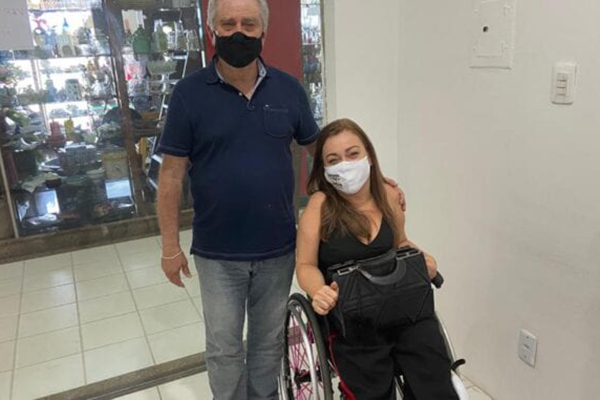 O candidato a vereador de Salvador, Pedro Godinho (DEM), e a vice-presidente do Comped, Rosana Lago