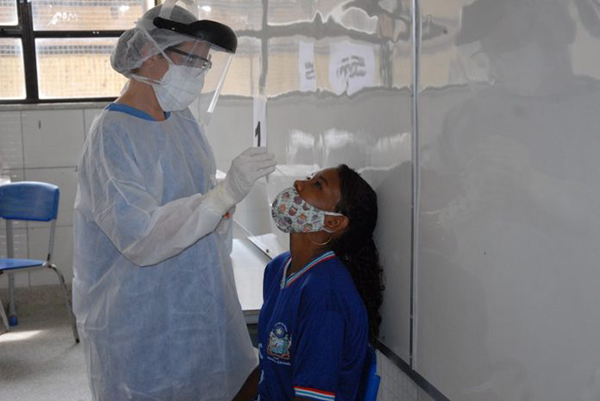 Estudantes, professores e funcionários serão testados para o novo coronavírus