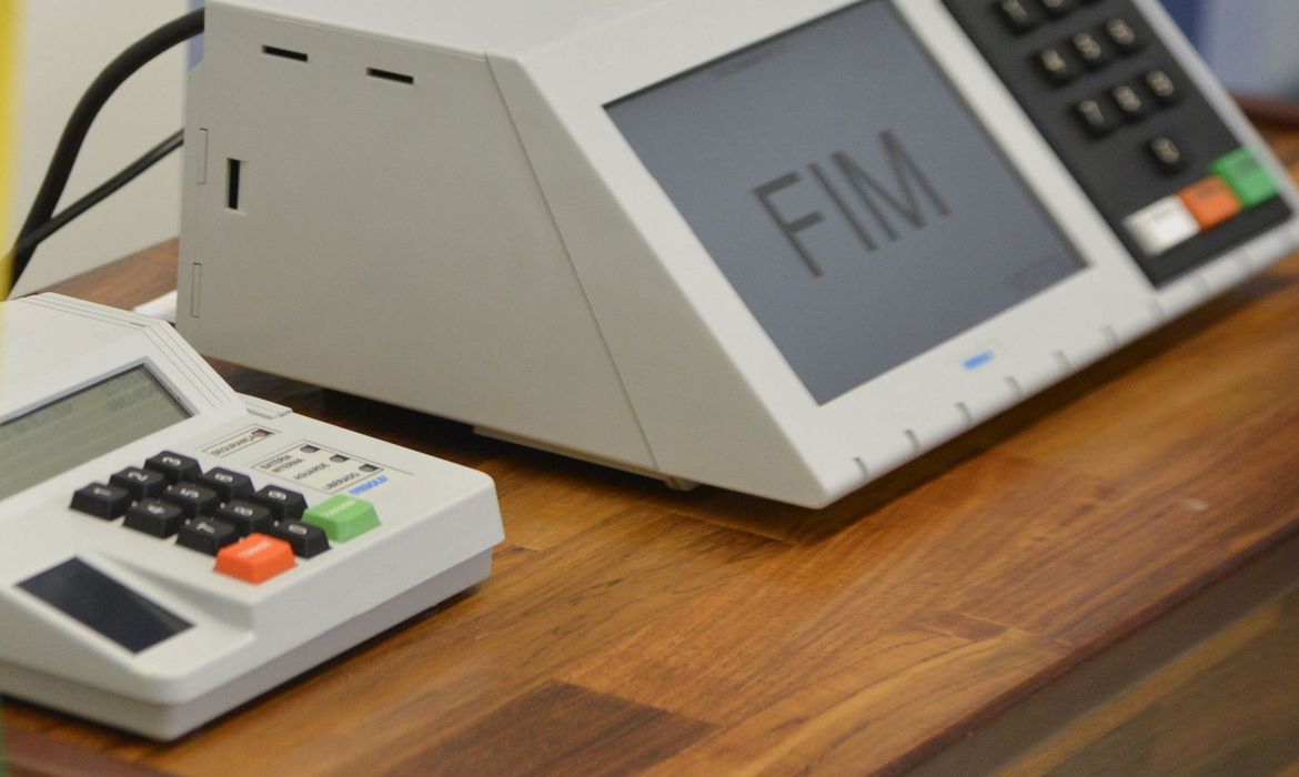  Desconfiança de fraudes em urnas repercutiu pouco nas redes sociais