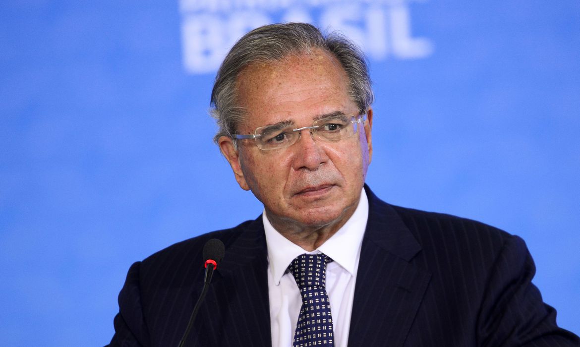 Ministro considera "baixa" possibilidade de nova onda de covid-19