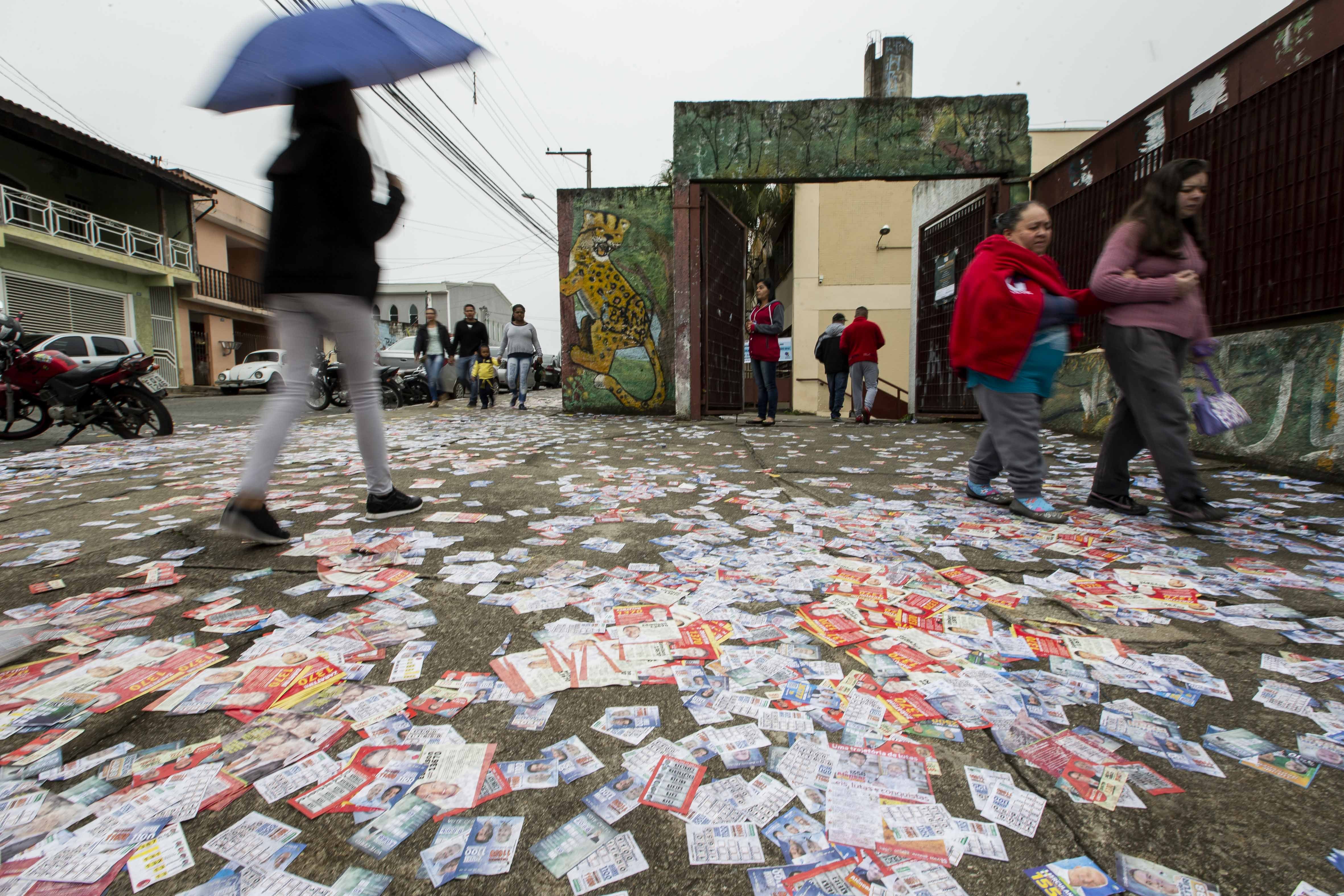 Os brasileiros vão às urnas neste domingo para eleger prefeitos e vereadores Os brasileiros vão às urnas neste domingo para eleger prefeitos e vereadores
