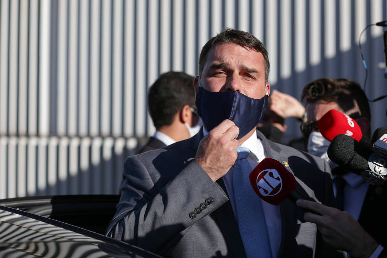 No Rio, Eduardo pediu votos para os candidatos a prefeito em Niterói, São Gonçalo e Cabo Frio No Rio, Eduardo pediu votos para os candidatos a prefeito em Niterói, São Gonçalo e Cabo Frio