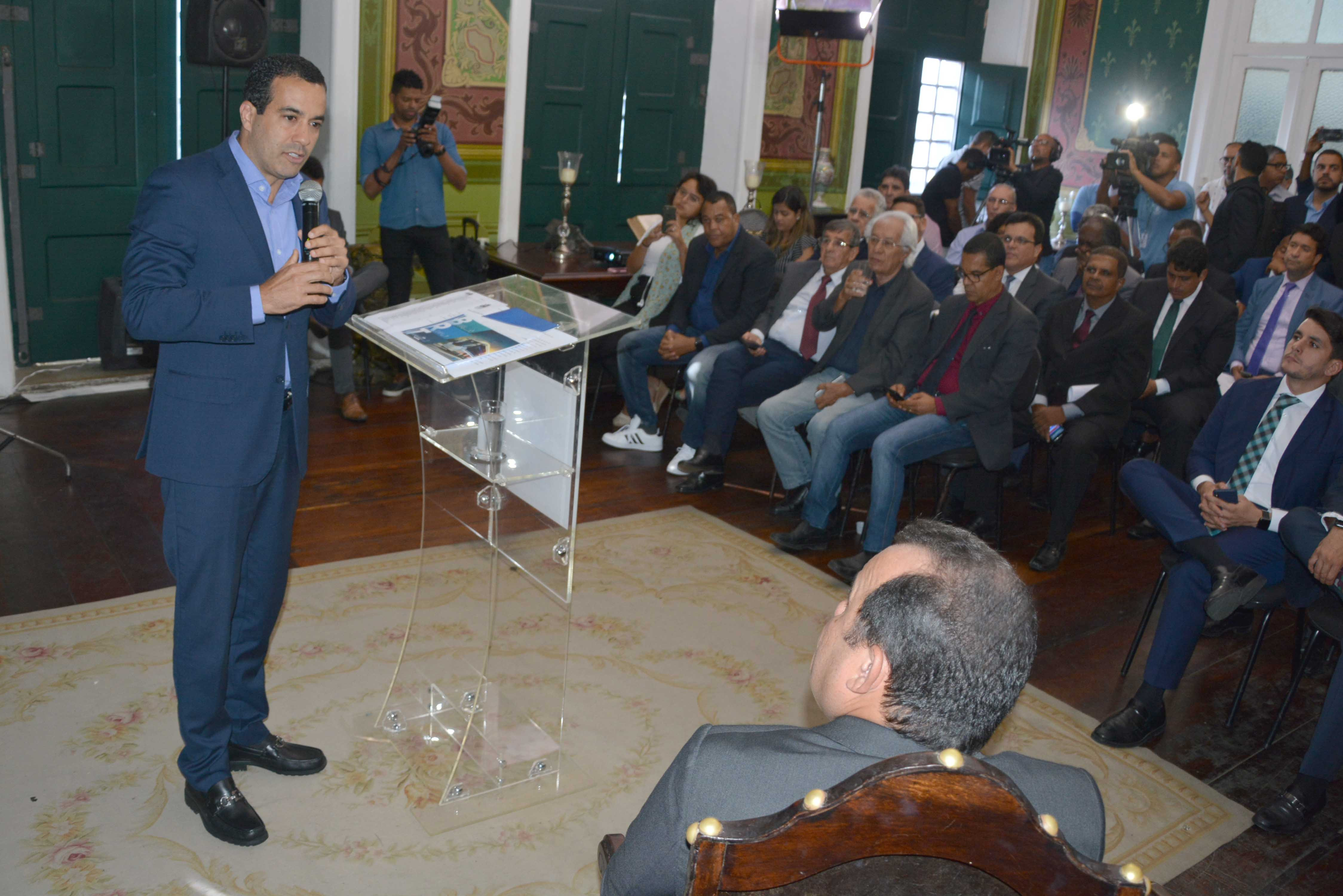 Na imagem, Bruno Reis durante apresentação do BRT na Câmara no ano de 2019