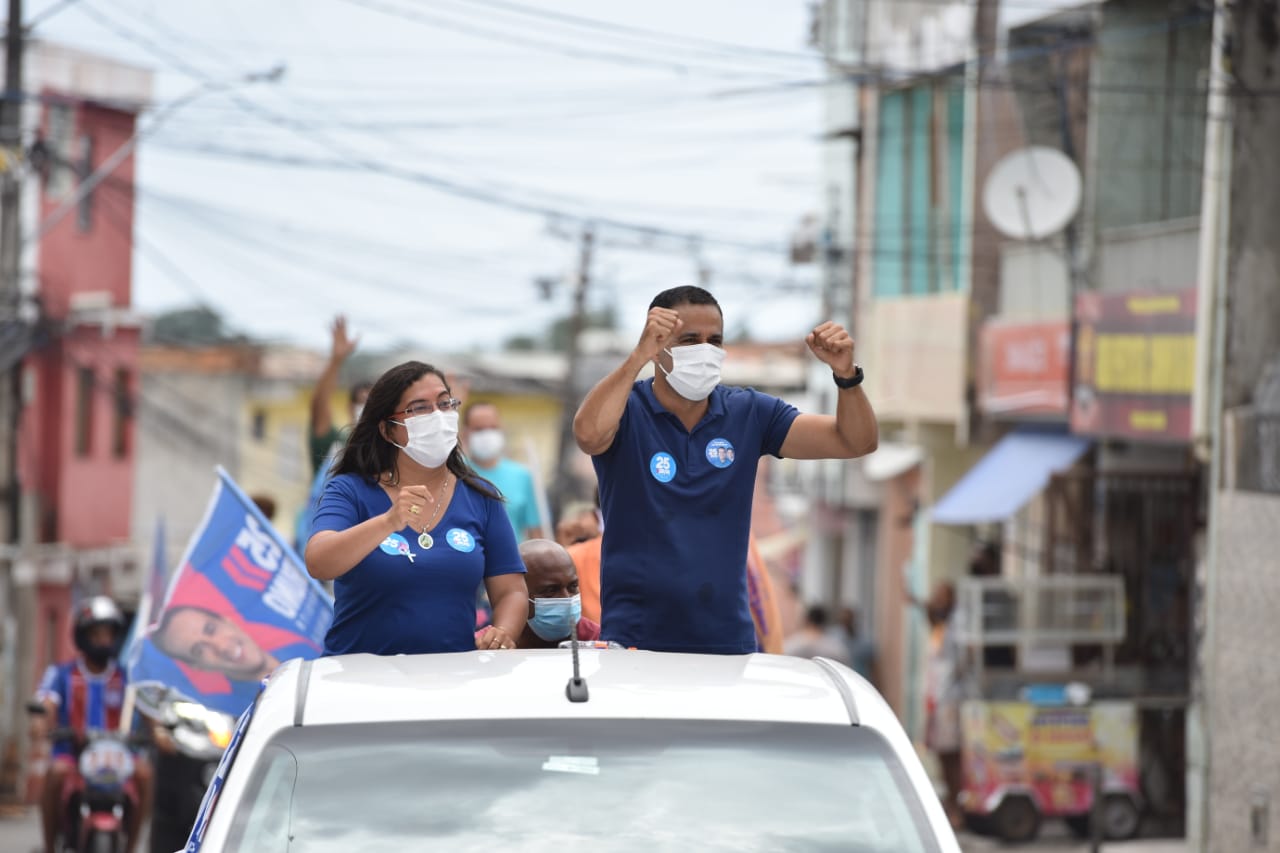 Na imagem, o prefeito eleito de Salvador, Bruno Reis, do Democratas, ao lado de Ana Paula Matos, sua vice, e ex-titular da Sempre