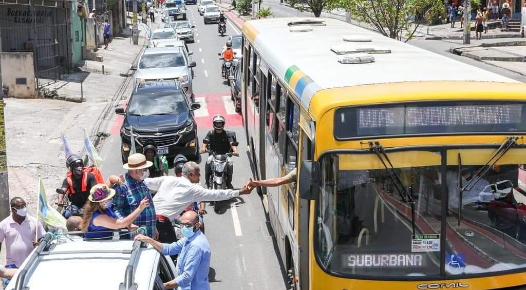 Isidório participou de carreata na manhã deste domingo Isidório participou de carreata na manhã deste domingo