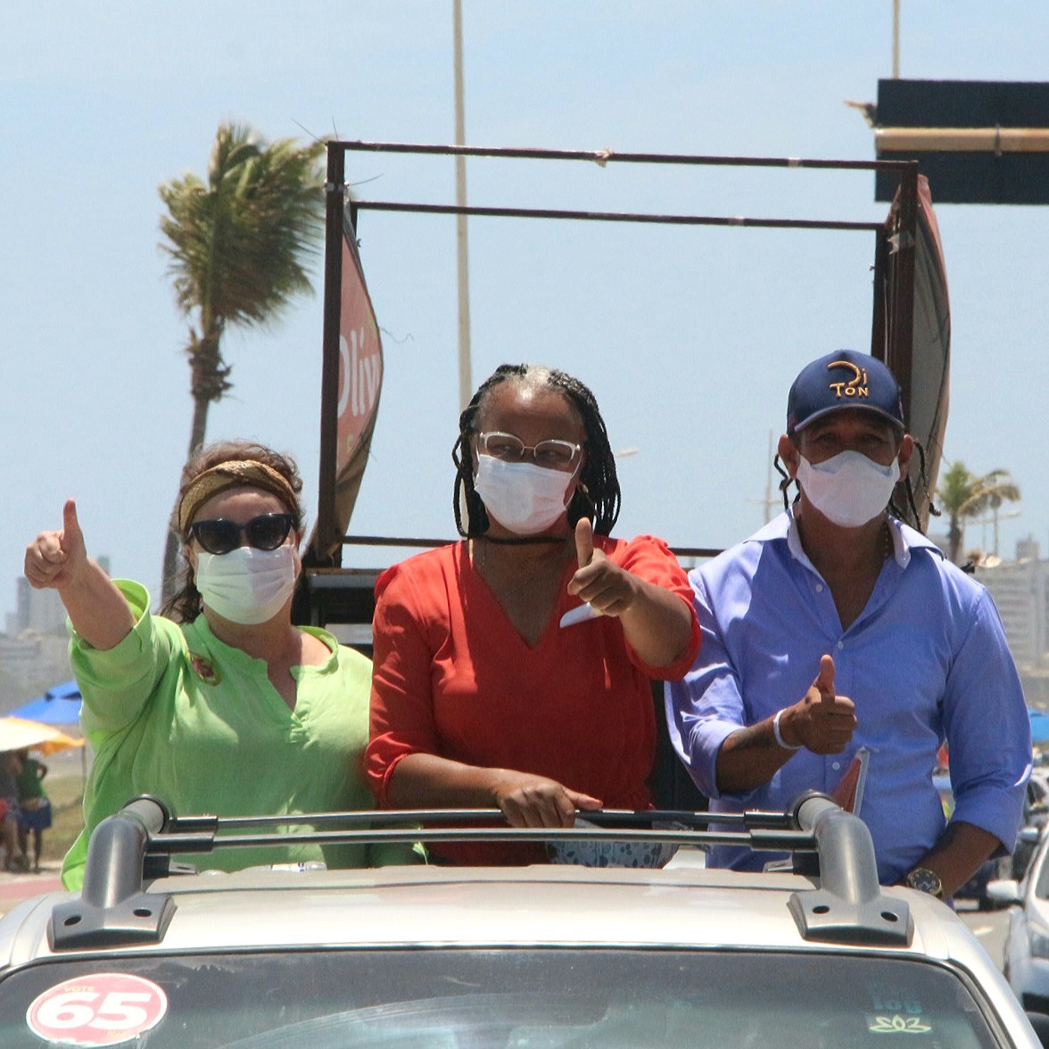 A dupla escolheu fazer o caminho entre o Farol da Barra e o de Itapuã