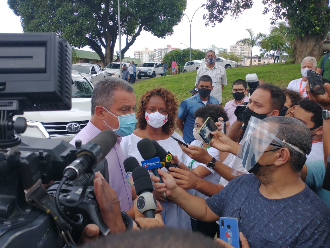 O governador da Bahia e sua candidata, Denice Santiago: derrota fragorosa e anunciada O governador da Bahia e sua candidata, Denice Santiago: derrota fragorosa e anunciada