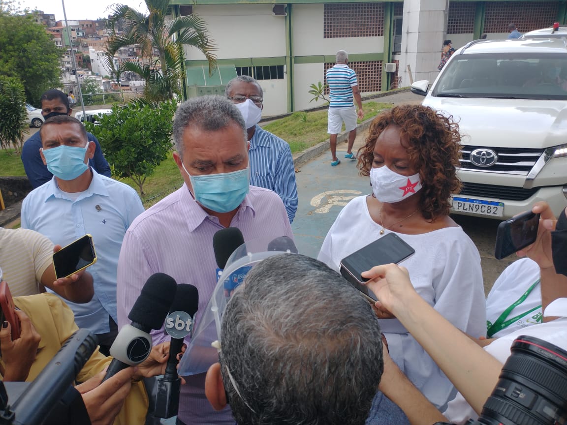 O governador Rui Costa, do PT, acompanhado da Major Denice, representante do seu partido na disputa pela Prefeitura de Salvador O governador Rui Costa, do PT, acompanhado da Major Denice, representante do seu partido na disputa pela Prefeitura de Salvador