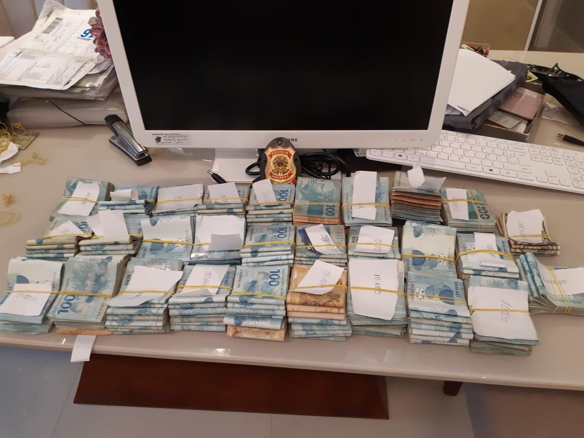 A operação é realizada na manhã desta quinta-feira