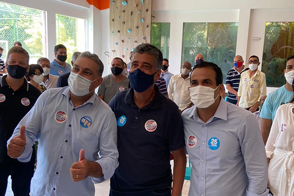 O candidato a prefeito de Salvador Bruno Reis (DEM) com empresários do setor de eventos
