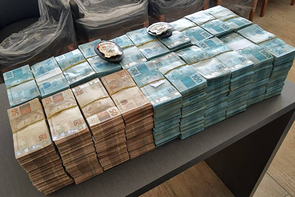 Operação da Polícia Federal em Fortaleza apreende milhões escondidos em caixas de televisão 