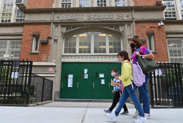 Escolas públicas de Nova York voltam a ser fechadas após índice de infecção chegar a 3% durante sete dias