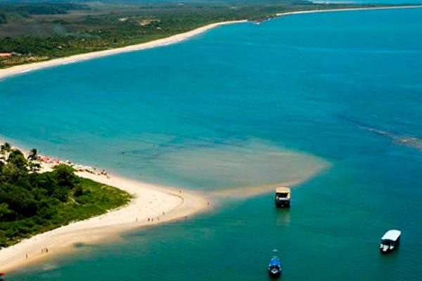 Praia de Santo André, em Santa Cruz Cabrália, no sul da Bahia Praia de Santo André, em Santa Cruz Cabrália, no sul da Bahia