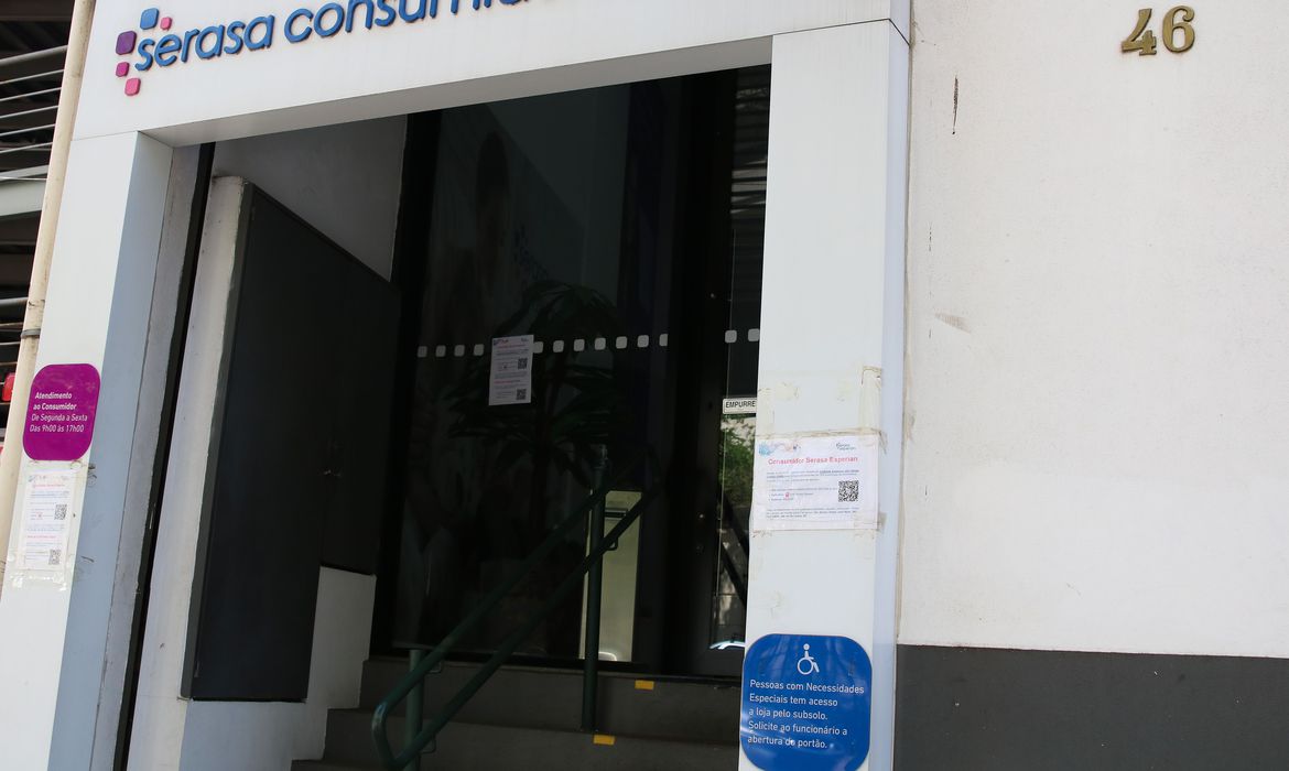 Feirão Serasa Limpa Nome aumenta número de empresas e disponibiliza 100 milhões de ofertas por até R$ 100 Feirão Serasa Limpa Nome aumenta número de empresas e disponibiliza 100 milhões de ofertas por até R$ 100