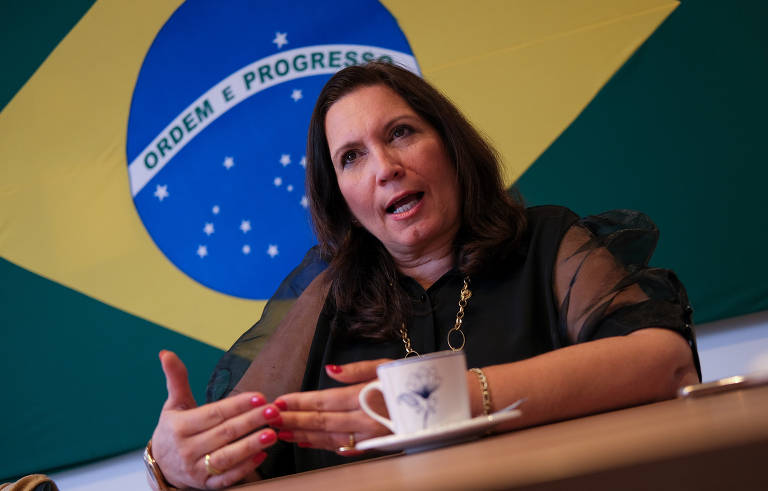 Deputada Bia Kicis diz que só deve considerar adesão ao nome mais para frente