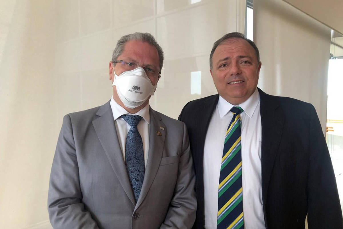 O secretário de Saúde do estado de São Paulo, Jean Gorinchteyn (à esq.) e o ministro da Saúde, Eduardo Pazuello, O secretário de Saúde do estado de São Paulo, Jean Gorinchteyn (à esq.) e o ministro da Saúde, Eduardo Pazuello,