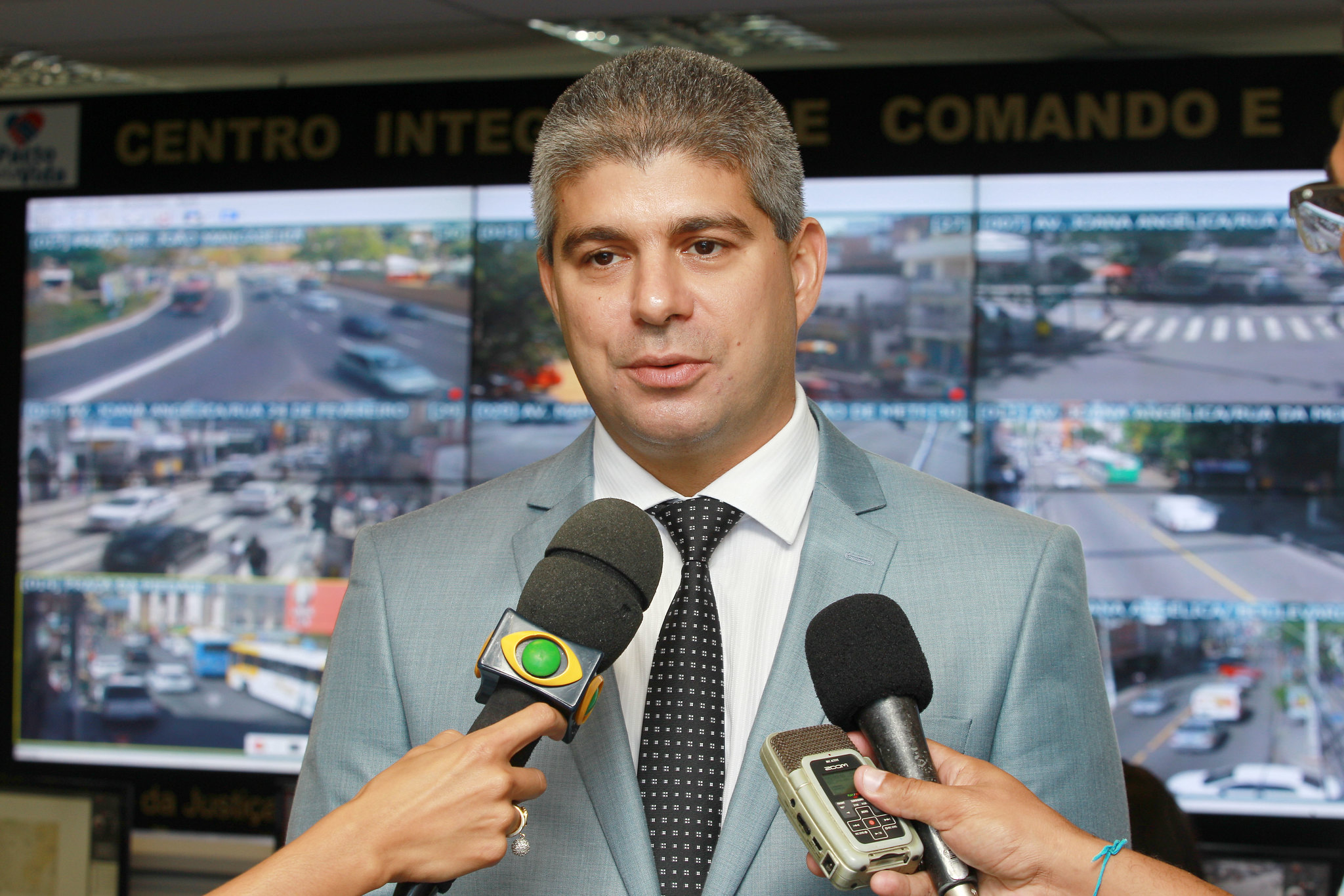 À reportagem, os advogados Sérgio Habib e Thales Habib classificaram as acusações contra Maurício Barbosa como "graves"