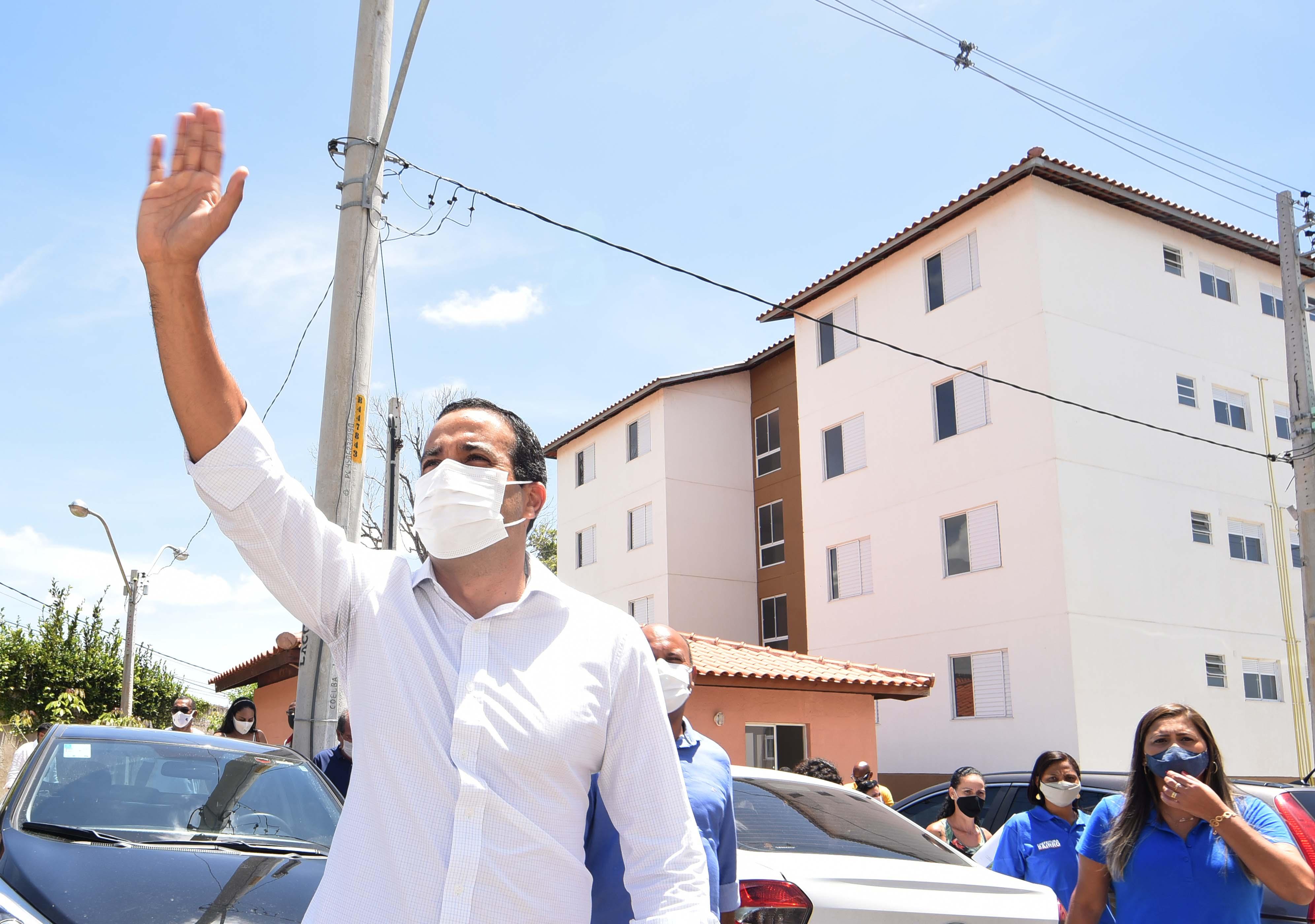 Especialistas veem risco de desigualdade entre regiões ricas e pobres; demora do Ministério da Saúde fez capitais assinarem acordos para comprar imunizante