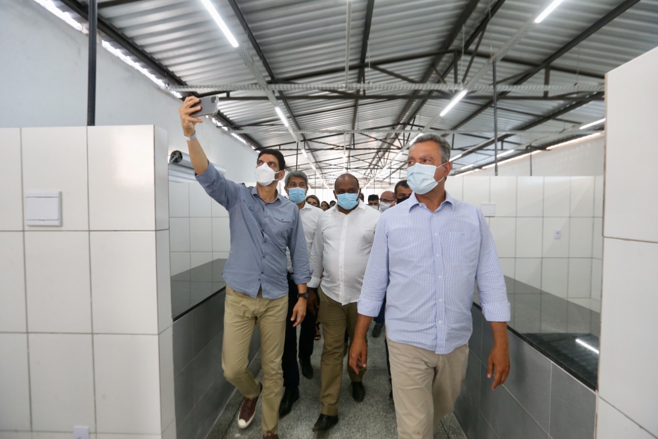 A reforma garantiu 38 novos boxes aos permissionários, dotados de balcão e pia novos