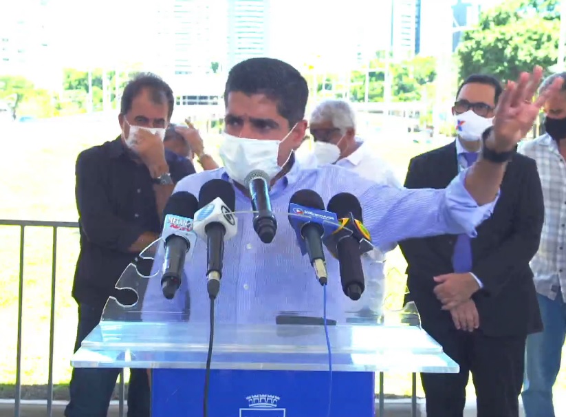 Na imagem, o prefeito de Salvador, ACM Neto, do DEM
