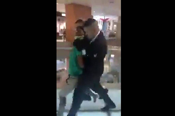 Jovem é agredido por seguranças no Salvador Shopping