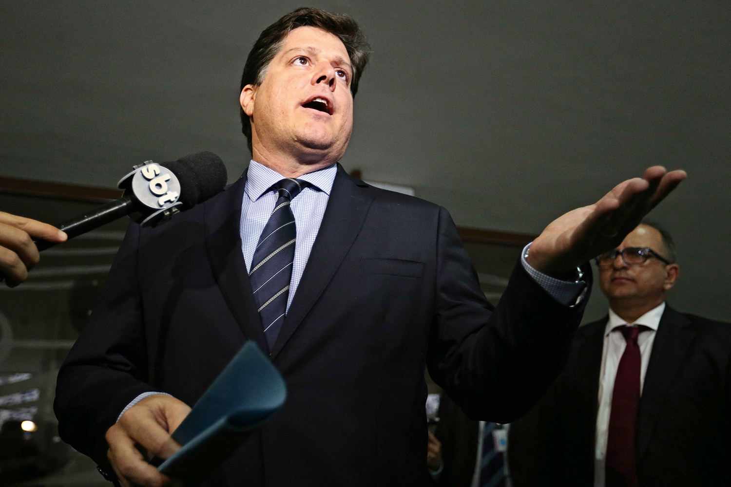 Em reunião, deputados petistas demonstraram insatisfação com declaração feita por Maia em entrevista à Folha