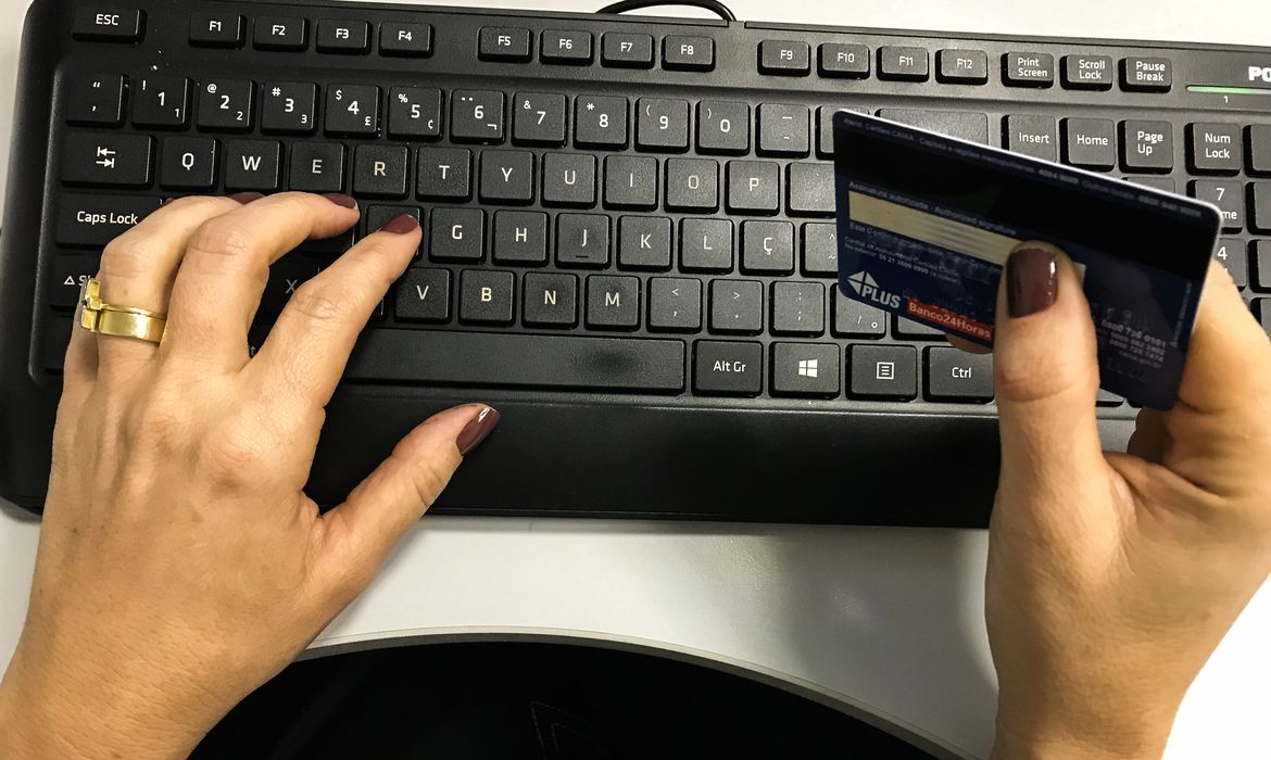 Idec recomenda cuidado nas compras