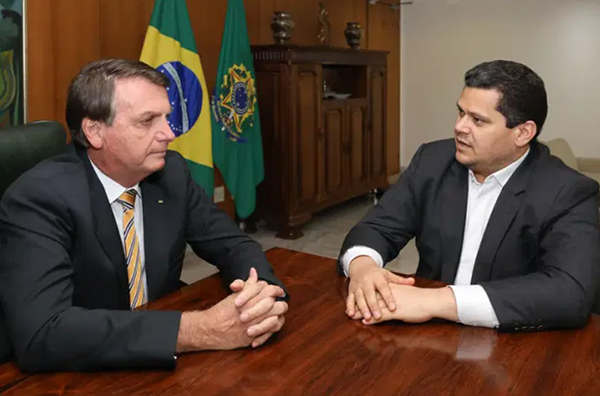 O presidente Jair Bolsonaro e o presidente do Senado, Davi Alcolumbre O presidente Jair Bolsonaro e o presidente do Senado, Davi Alcolumbre