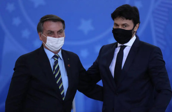 O presidente Jair Bolsonaro e o ministro das Comunicações, Fábio Faria