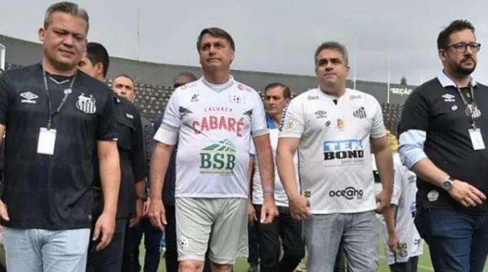 O presidente Jair Bolsonaro em evento na Vila Belmiro, em Santos (SP)