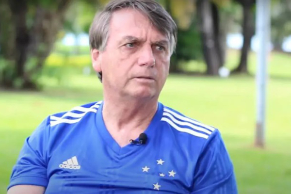 Brasil anunciou a importação de 2 milhões de doses da vacina desenvolvida pela Universidade de Oxford e a farmacêutica AstraZeneca neste mês