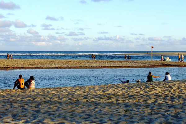 Praia de Barra do Jacuípe, litoral de Camaçari