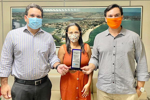 O secretário municipal de Gestão, Thiago Dantas, a subcoordenadora de Áreas de Risco da Codesal, Rita Jane Moraes, e o diretor geral do órgão, Sosthenes Macêdo