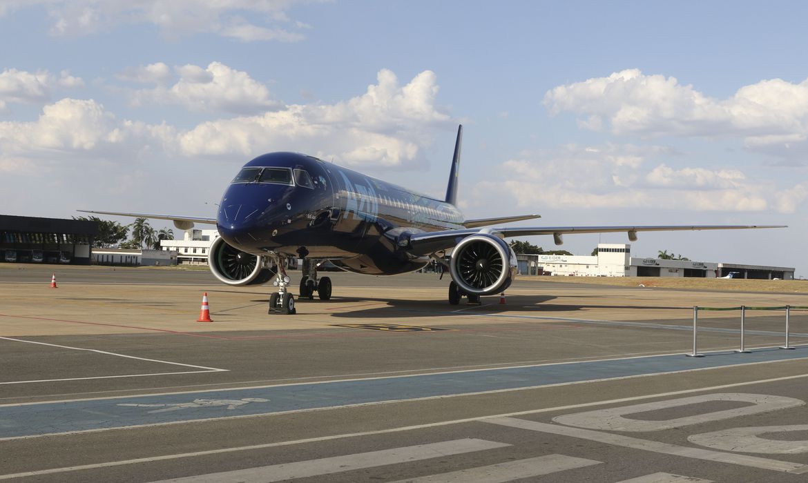 BNDES vai financiar R$ 3 bi para exportação de aviões pela Embraer BNDES vai financiar R$ 3 bi para exportação de aviões pela Embraer
