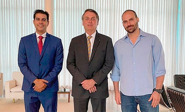 Caso a negociação se confirme, o Patriota na Bahia deveria passar para mãos de aliados do presidente da República, como o vereador de Salvador, Alexandre Aleluia Caso a negociação se confirme, o Patriota na Bahia deveria passar para mãos de aliados do presidente da República, como o vereador de Salvador, Alexandre Aleluia