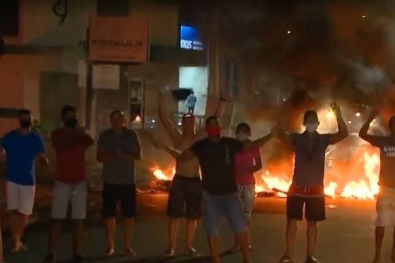 Moradores protestam em Teresina após dois dias sem energia elétrica