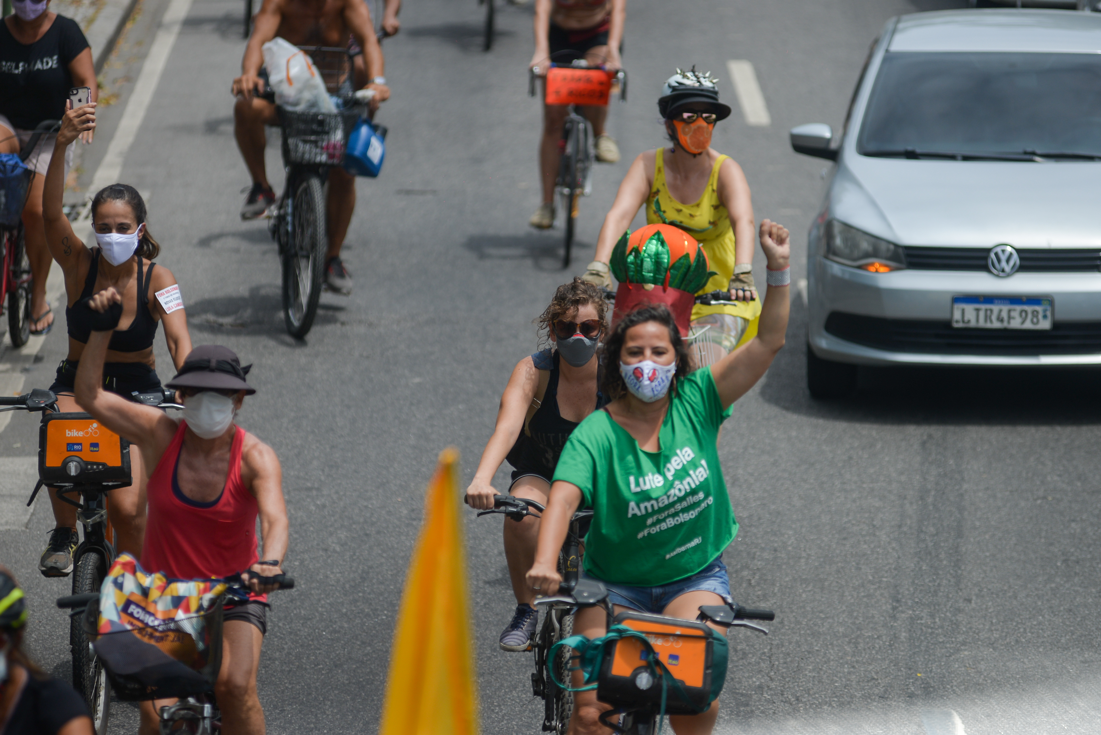 Carreatas organizadas pela esquerda voltam a pedir impeachment de Bolsonaro