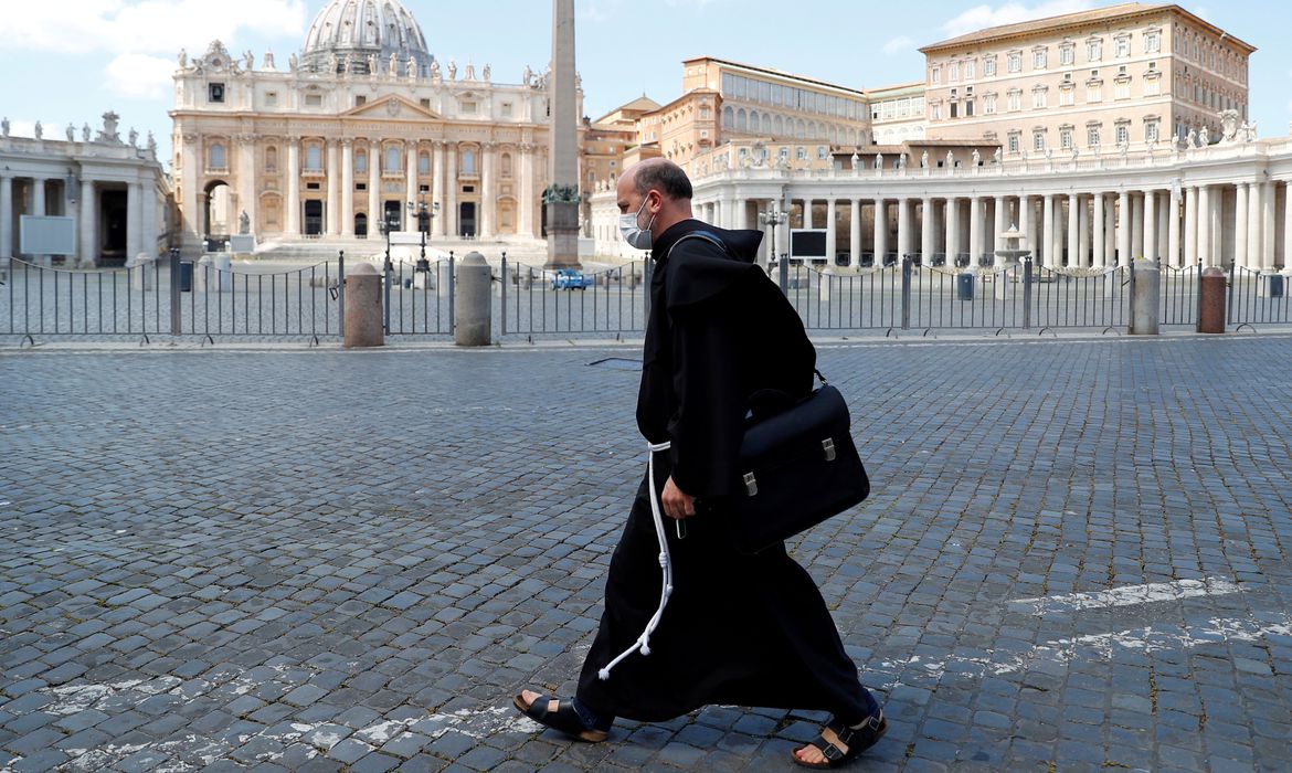 O Vaticano abriga cerca de 450 pessoas, incluindo o papa Francisco O Vaticano abriga cerca de 450 pessoas, incluindo o papa Francisco