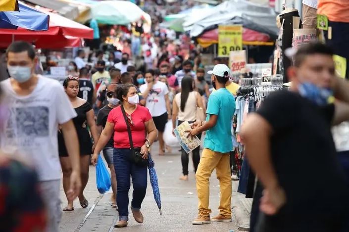 Rua de comércio de Manaus