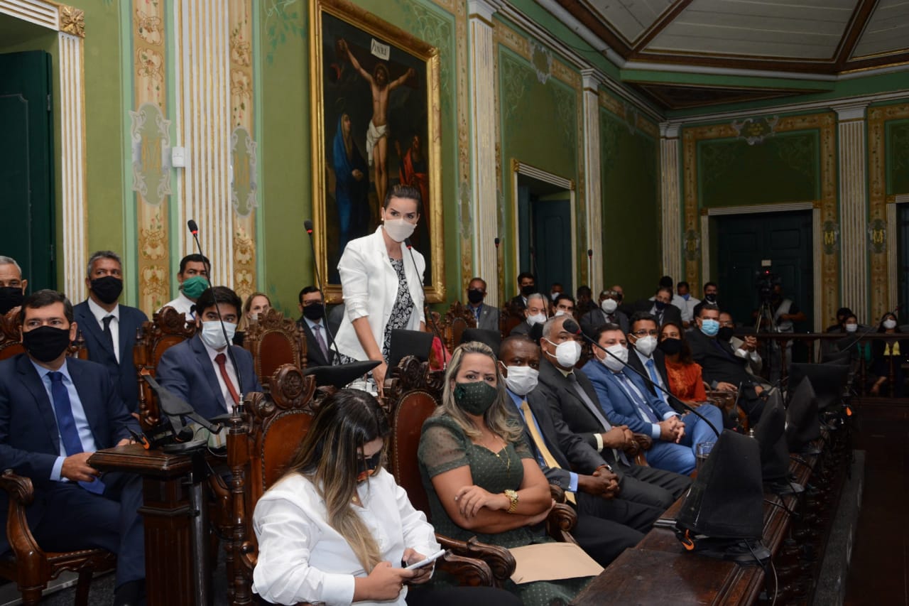 Na imagem, a vereadora Roberta Caires, do Patriota