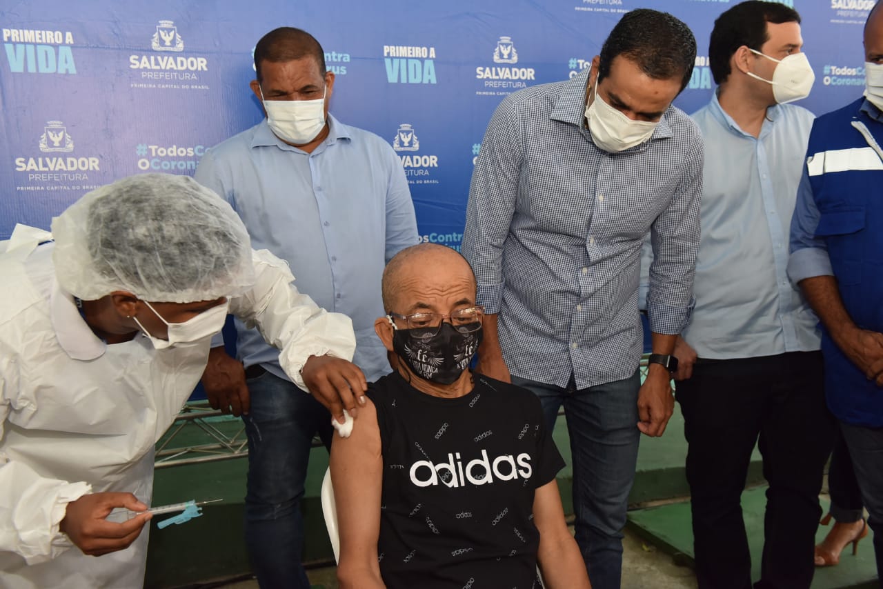 Iniciada na última terça-feira (19) em Salvador, a campanha de vacinação contra Covid-19 chega a marca de quase 21 mil doses aplicadas na capital baiana