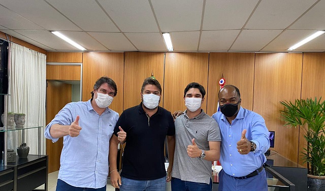 Niltinho, Diego, Victor e Samuel Jr. se encontram na presidência da Assembleia e posam para o Política Livre: mudança à vista?