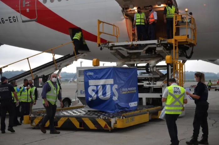 Vacinas importadas da Índia chegaram nesta sexta-feira ao Aeroporto de Cumbica, em Guarulhos (SP) Vacinas importadas da Índia chegaram nesta sexta-feira ao Aeroporto de Cumbica, em Guarulhos (SP)