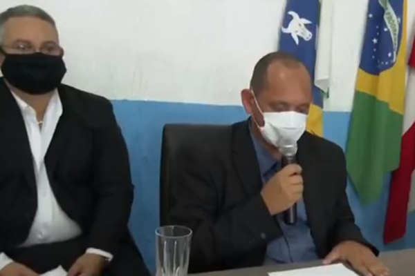 O presidente da Câmara de Vereadores de Firmino Alves, vereador Fabiano Sampaio, tomou posse interinamente da Prefeitura