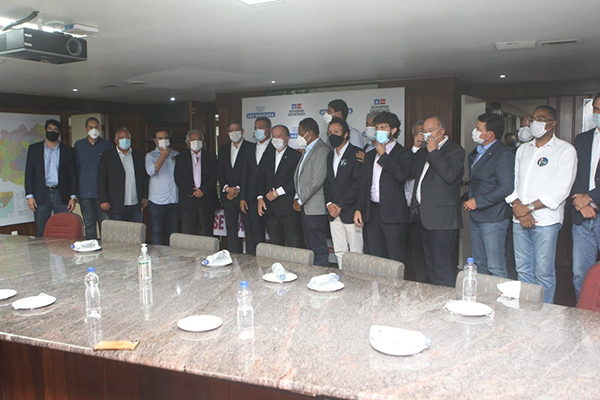 O governador Rui Costa recebeu o candidato à presidência da Câmara, Arthur Lira (PP), e deputados federais da Bahia