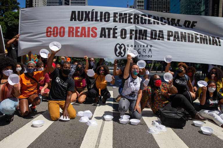 Vulneráveis sofrem com vácuo na política pública de combate a efeitos da pandemia, dizem economistas