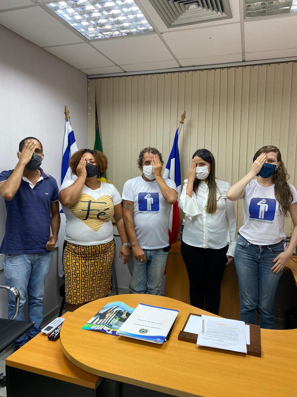 A parlamentar divulgou um registro na Assembleia Legislativa com um grupo de defensores da causa na Bahia A parlamentar divulgou um registro na Assembleia Legislativa com um grupo de defensores da causa na Bahia