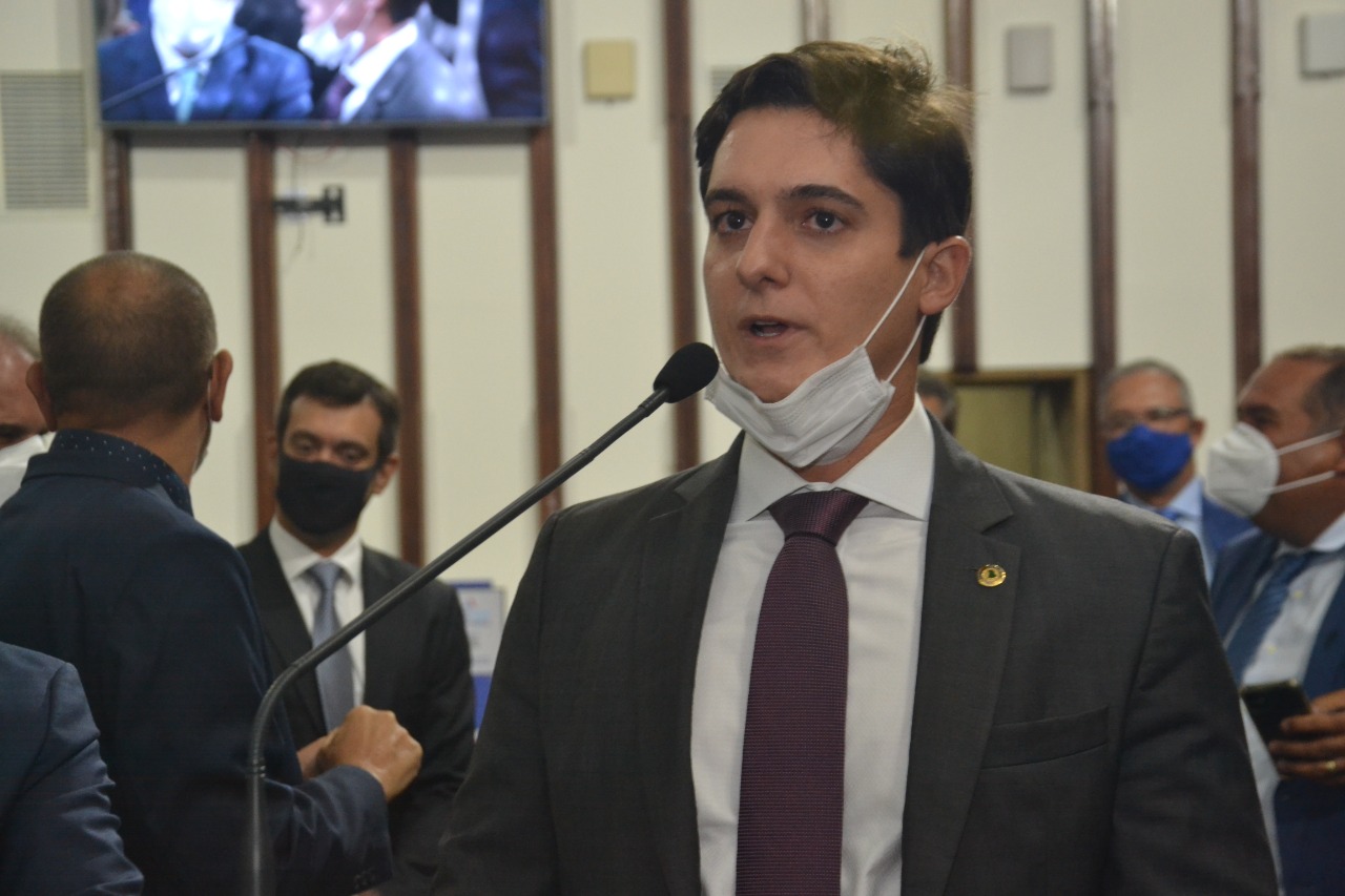 Na imagem, o deputado estadual Marcelinho Veiga, do PSB