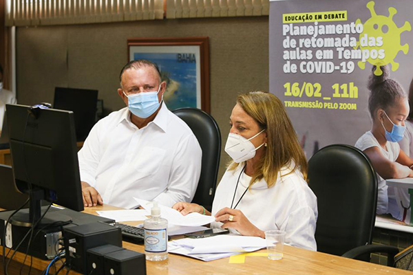 O presidente da Assembleia Legislativa da Bahia, Adolfo Menezes (PSD), e a presidente da Comissão de Educação, deputada estadual Fabíola Mansur (PSB)